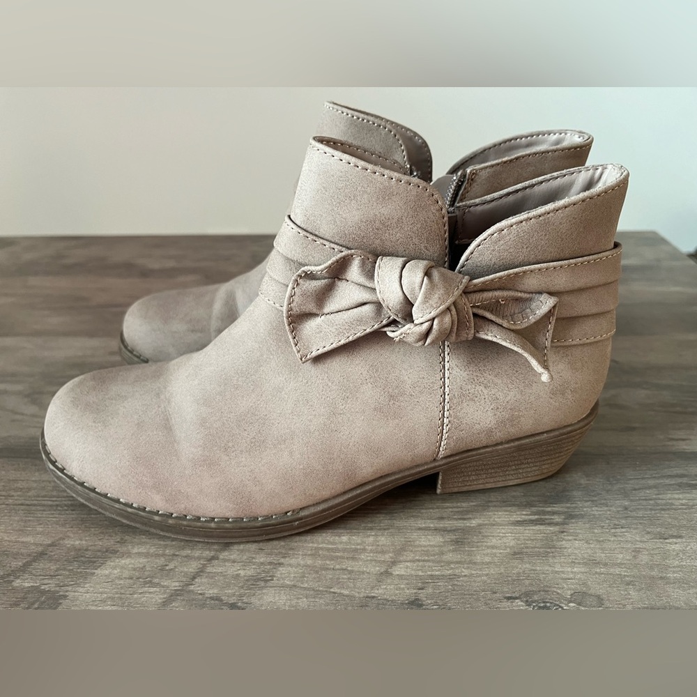 Girls Kohls Paisley Taupe Booty
